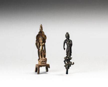 Guanyin-Statuette aus vergoldeter Bronze, stehend 