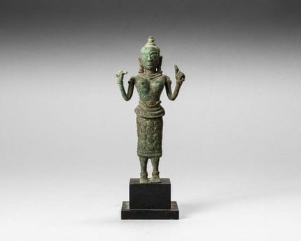 Statuette einer weiblichen Gottheit aus Bronze mit