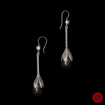 ANONYME- PAIRE DE BOUCLES D'OREILLES
ARGENT, VERRE