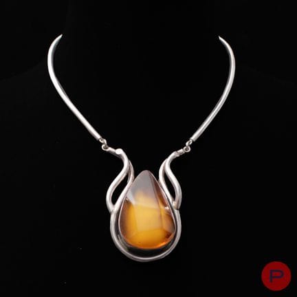 ANONYME- COLLIER TORQUE
ARGENT, AMBRE
POIDS BRUT :