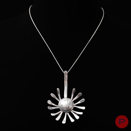 TRAVAIL D'ARTISTE- COLLIER
PENDENTIF EN ARGENT (58