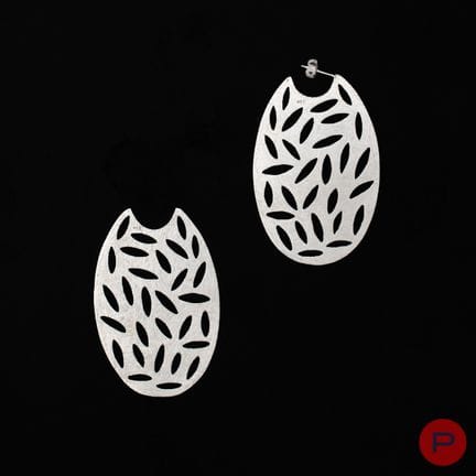 ANONYME- PAIRE DE BOUCLES D'OREILLES
ARGENT BROSSÉ
