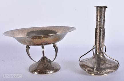 Eine stilvolle Tazza im Jugendstil auf Sockel, zus