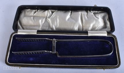 A CASED PAIR OF ANTIQUE SILVER ASPARAGUS TONGS. 14