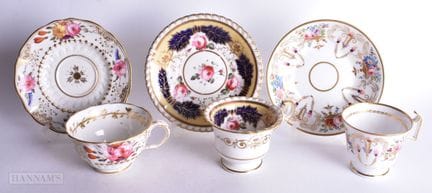Une tasse et une soucoupe Spode à motifs néoclassi