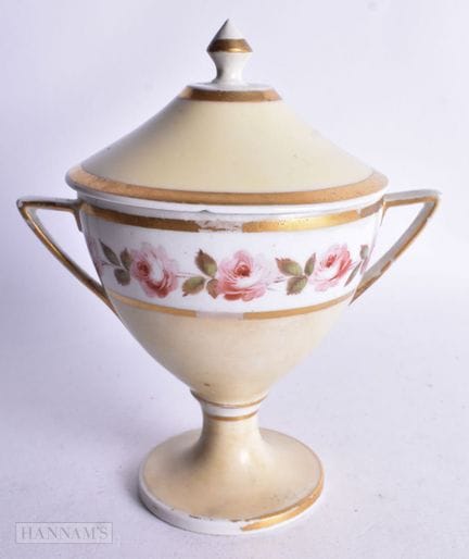 Tasse et couvercle de Worcester à fond jaune, à de