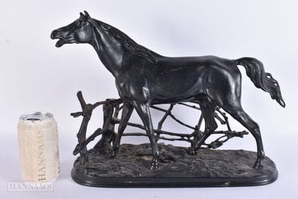UNA GRAN FIGURA RUSA DE BRONCE FUNDIDO QUE REPRESE