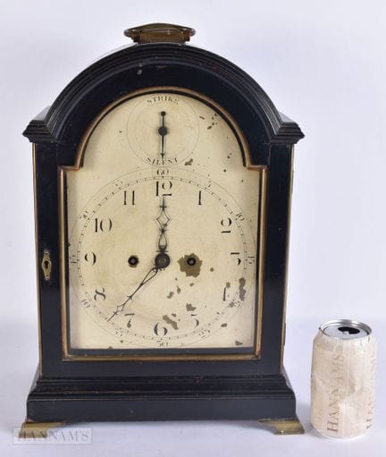Un reloj de pared de la época de Jorge III, eboniz