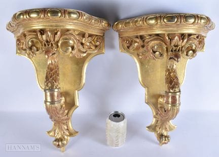 UN PRECIOSO PAR DE SOPORTES DE PARED ANTIGUOS DE M