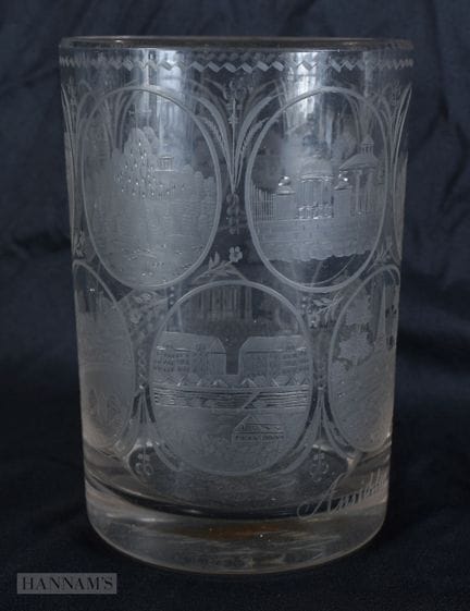 UN VASO ANTIGUO DE ESTILO BOHEMIO DE CARLSBLAD, gr