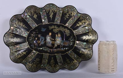 Ein frühviktorianisches Lacktablett im Chinoiserie