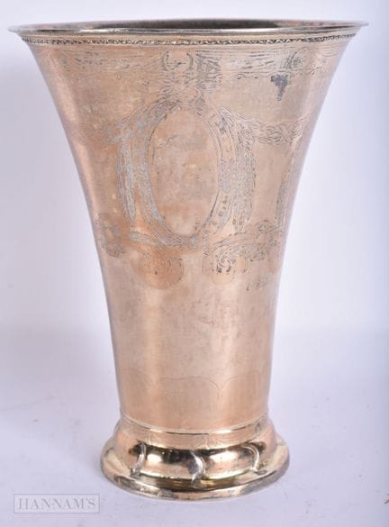 一只大型古董斯堪的纳维亚银杯。重278克。尺寸为18.5厘米×14厘米。