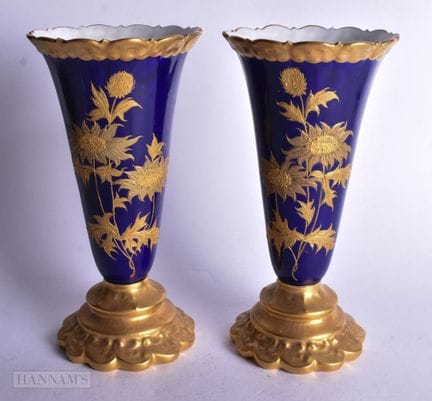 Paire de vases en forme de trompette « Grainger Wo