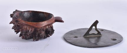 UN RELOJ DE SOL DE BRONCE DE LA ÉPOCA DE JORGE III