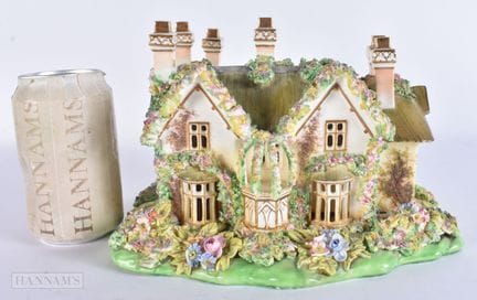 Un RARO QUEMADOR DE PASTILLAS DE STAFFORDSHIRE DE 