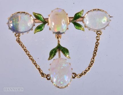 EINE ENGLISCHE BROCHE IM STIL DER „FINE ARTS AND C