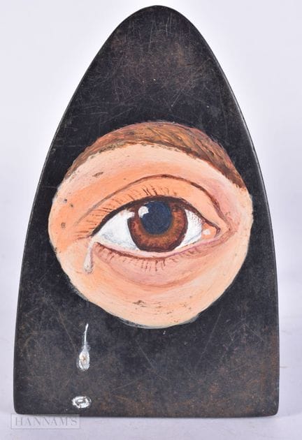 一件罕见的维多利亚时期“铭记死亡”铁艺作品。14 厘米 × 12 厘米。