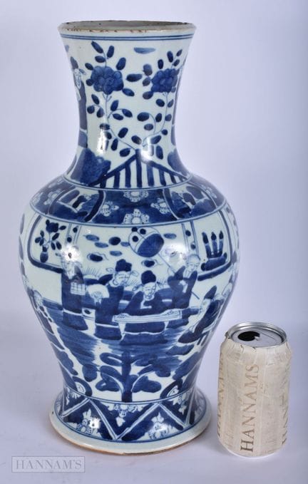 Eine große chinesische Balustervase aus blau-weiße