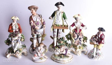 Une vaste sélection de figurines en porcelaine con