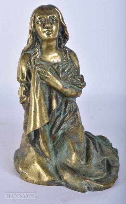 Eine Bronzeskulptur einer weinenden Frau aus dem 1