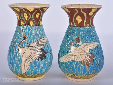 Ein Paar französische Vasen im Cloisonné-Stil aus 