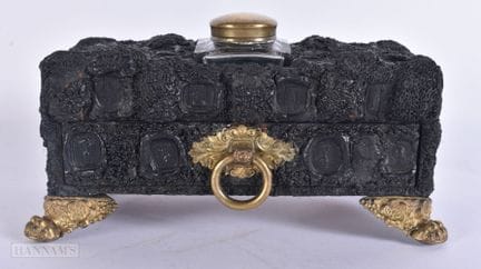 UN INKWELL ANTIGUO Y POCO HABITUAL, CON SELLO DE C