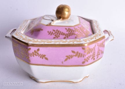 Sucrier Spode avec couvercle, décoré d'un fond puc