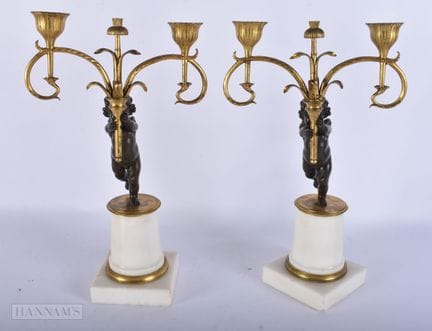 Ein Paar französische Putti-Kandelaber aus Bronze 