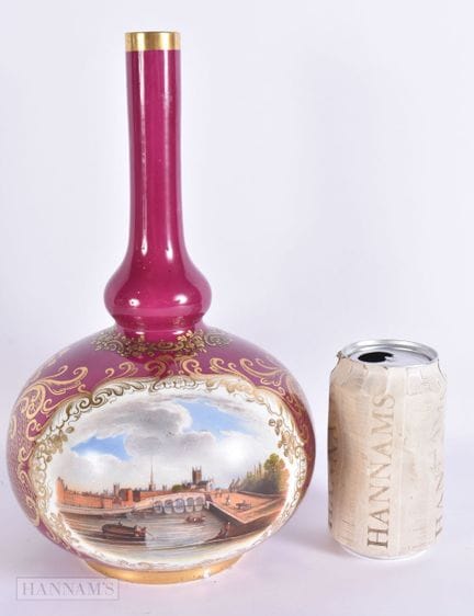 Un gran jarrón «Chamberlains Worcester» de princip