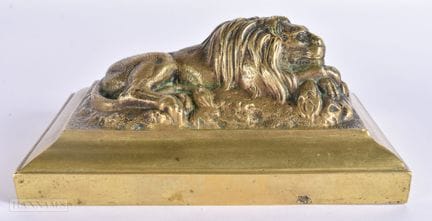 PESACARTAS INGLÉS DE BRONCE DE FORMA RECTANGULAR, 