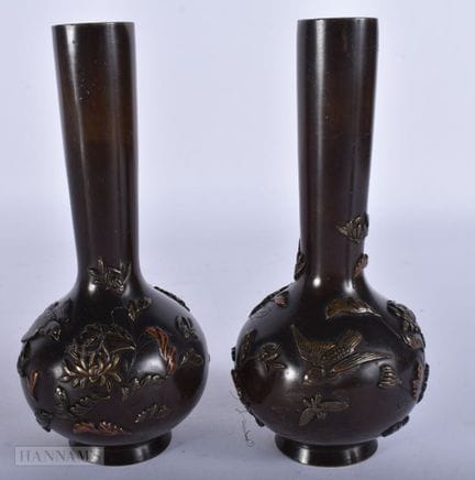 Ein Paar japanischer Bronzevasen aus der Meiji-Zei