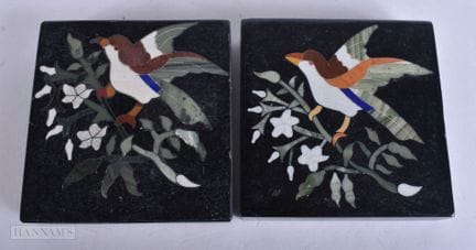 EIN PAAR PAPIERGEWICHTE AUS HARTSTEIN (PIETRA DURA
