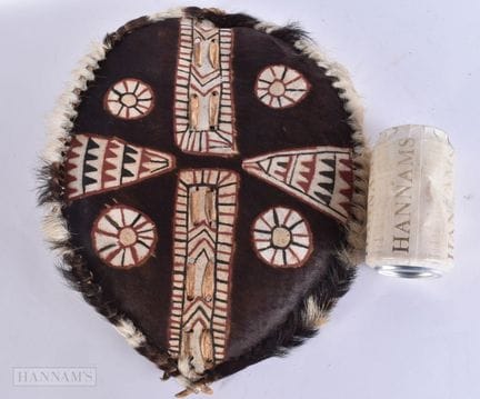 ESCUDO DE PIEL PINTADO DE LA TRIBU MAASAI DE KENIA