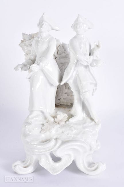 FIGURA EUROPEA DE PORCELANA «BLANC DE CHINE» DE LO
