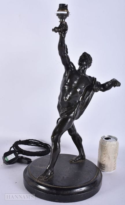 UNE MAGNIFIQUE LAMPE FIGURATIVE EN BRONZE DU GRAND
