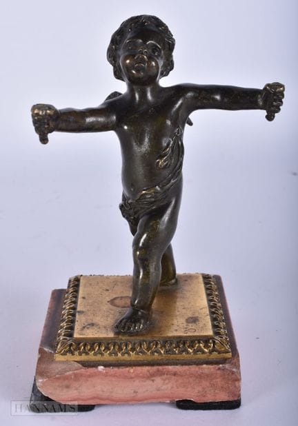Eine französische Bronzefigur eines Putti aus dem 