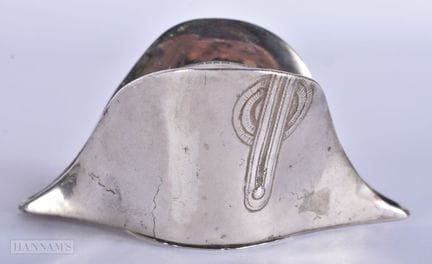 EIN SELTENER VIKTORIANISCHER TRICORN-HUT ALS KUNST