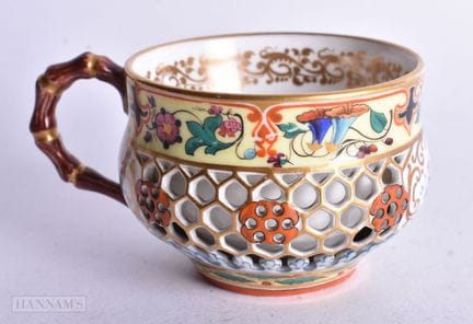 Tasse réticulée « Chamberlains Worcester », décoré