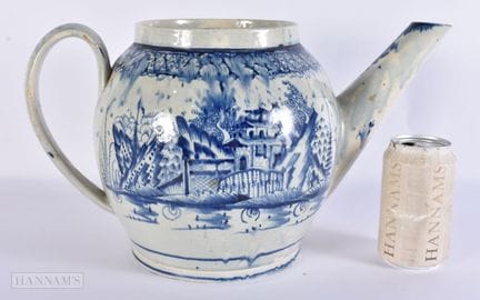 UNA INSÓLITA JARRA INGLESA AZUL Y BLANCA DE FINALE