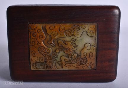 BOÎTE ET COUVERCLE CHINOIS EN ZITAN ET JADE SCULPT
