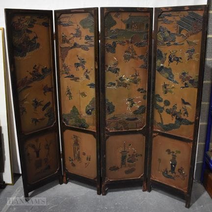 PARAVENT CHINOIS LAQUÉ À QUATRE PANNEAUX DE LA FIN