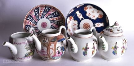 Worcester-Teekanne mit Deckel, bemalt mit dem Moti
