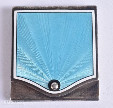 UN ESTUCHE AUSTRIACO DE PLATA Y ESMALTE DE ESTILO 