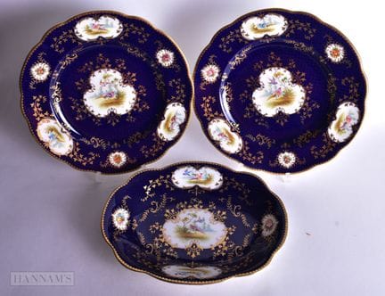 Ein Paar Teller aus Coalport und eine dazu passend