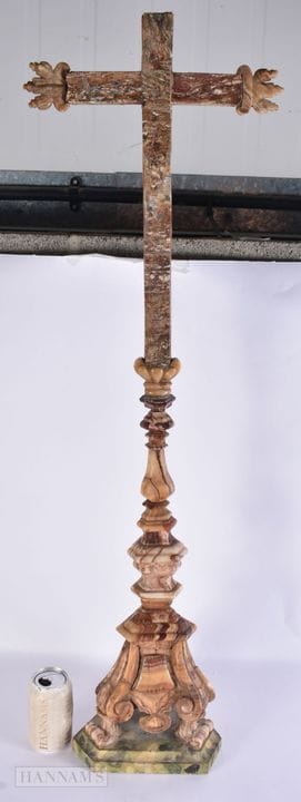 Un RARO Y GRANDE CRUCIFIXO DE ALTAR ITALIANO DEL S