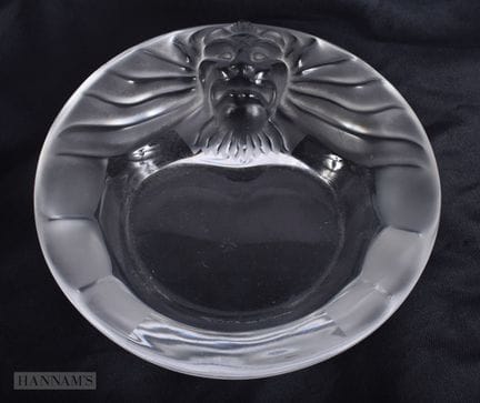 Eine Löwen-Schale aus LALIQUE-Glas. 14,5 cm breit.