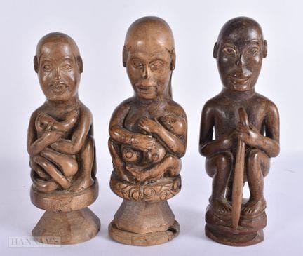 CONJUNTO DE FIGURAS TRIBALES TALLADAS EN MADERA, p