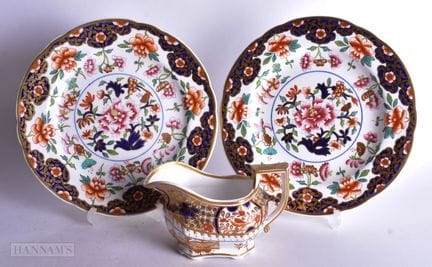 Ein schönes Paar Spode-Teller im Imari-Stil, Muste