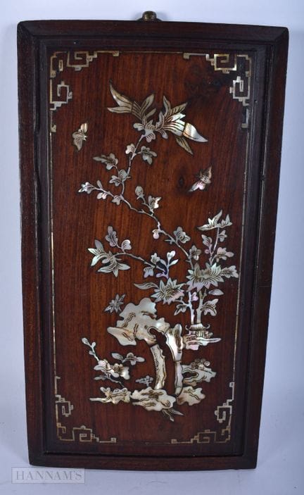 Eine chinesische Huanghuali-Holztafel mit Perlmutt