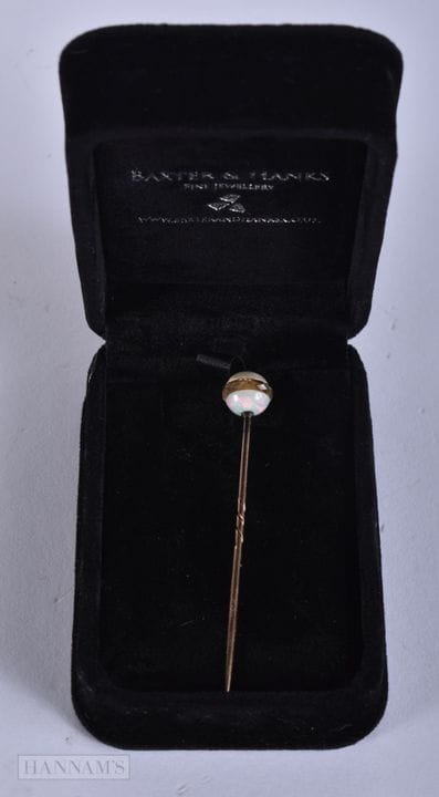 EINE EDWARDIANISCHE KRAWATTENNADEL AUS 9-KARAT-GOL